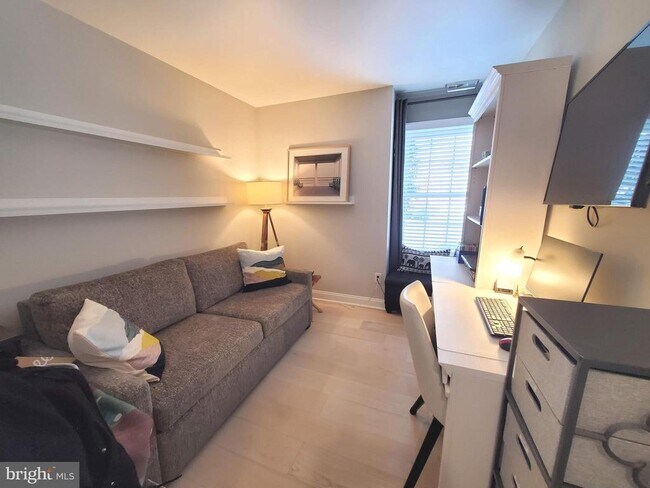 Building Photo - 162 Tavistock Rd