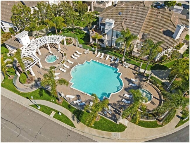 Building Photo - Fully Furnished Short Term Ocean Close Rental
