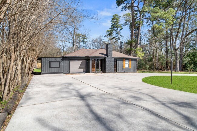 Primary Photo - 2004 White Oak Dr