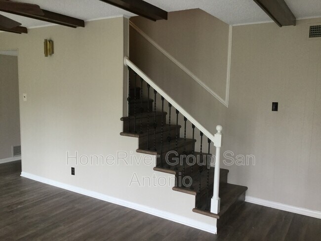 Building Photo - 3518 Pinebluff Dr