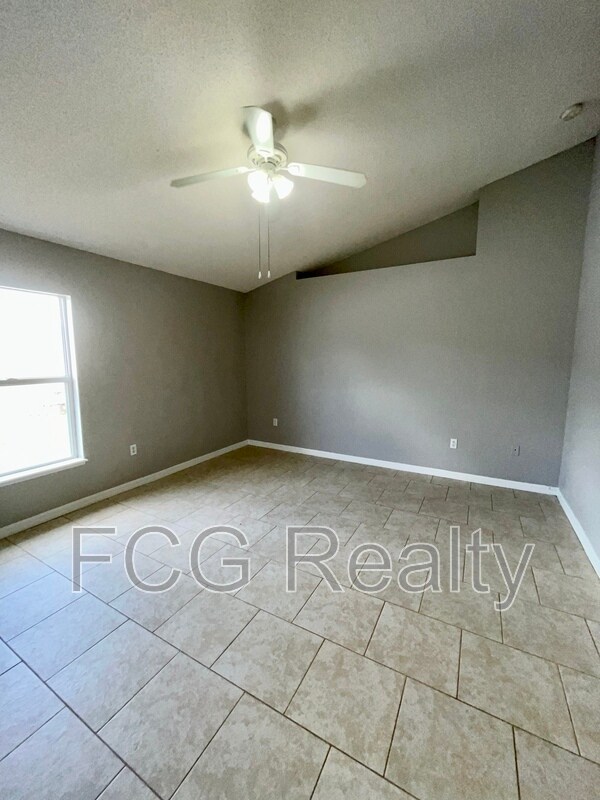 Building Photo - 5819 Windridge Dr