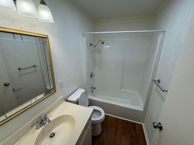 Building Photo - Commanche St Duplex