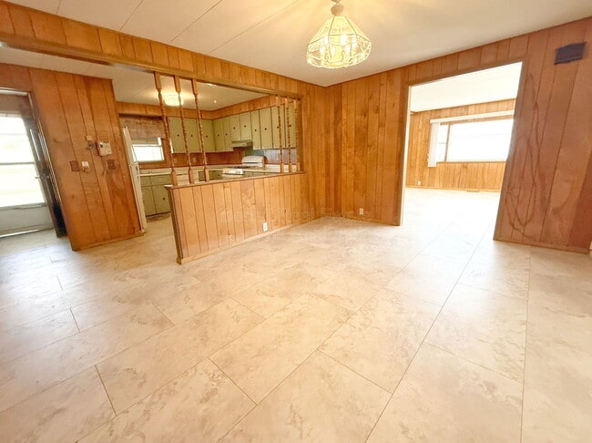 Building Photo - 10675 N Kilimanjaro Ave