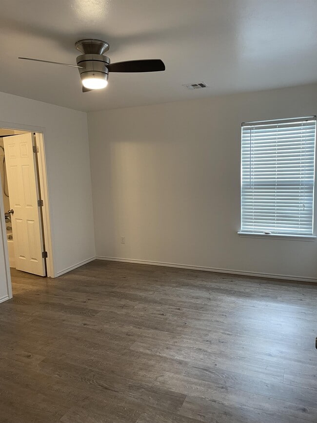 Building Photo - 3400 SE 94th St