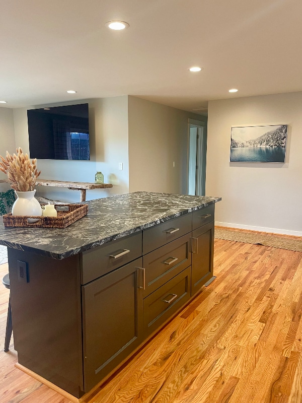 Building Photo - 305 Rosewood St