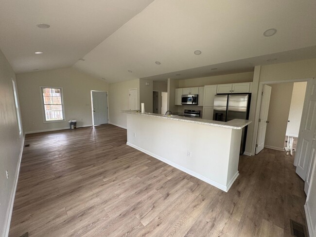 Building Photo - New construction 3 bed 2 bath with spaciou...