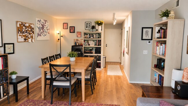 Building Photo - 3250 Oneal Cir