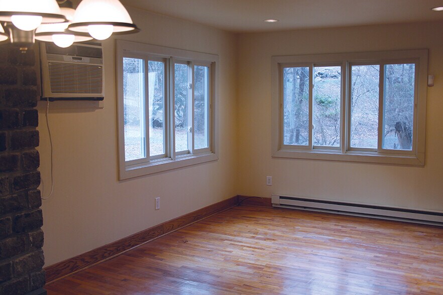 Building Photo - 26 Hollis Ln