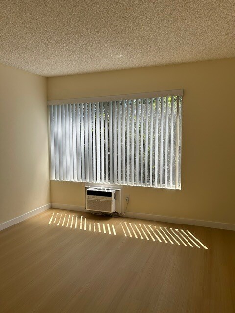 Building Photo - 6310 Hazeltine Ave