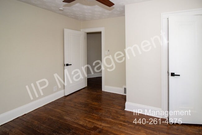 Building Photo - 2127 Rossmoor Rd