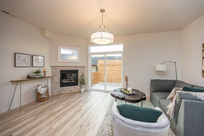 Building Photo - Move in Special! Carefree living in vibrant downtown Puyallup!