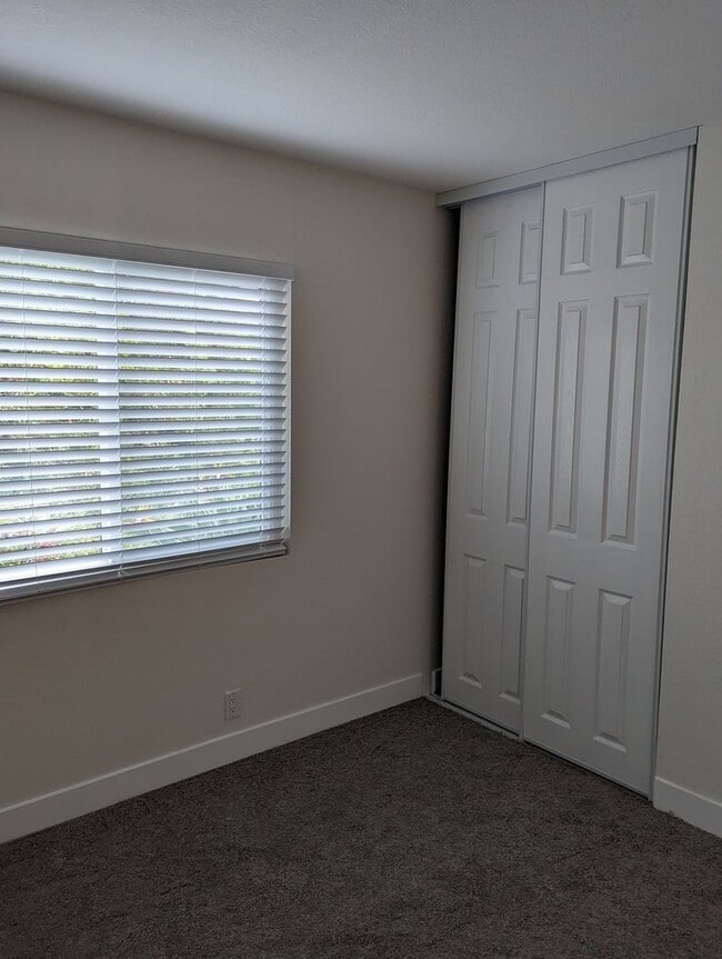 Building Photo - Fully Upgraded 3 Bed/2 Bath Condo - Poway