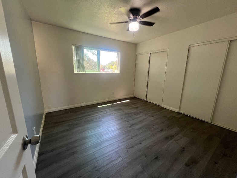 Building Photo - 1133 E Alosta Ave