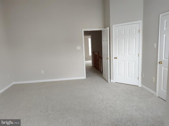 Building Photo - 5032 Finsbury Rd