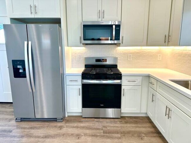 Building Photo - 19241 Carlton Ave