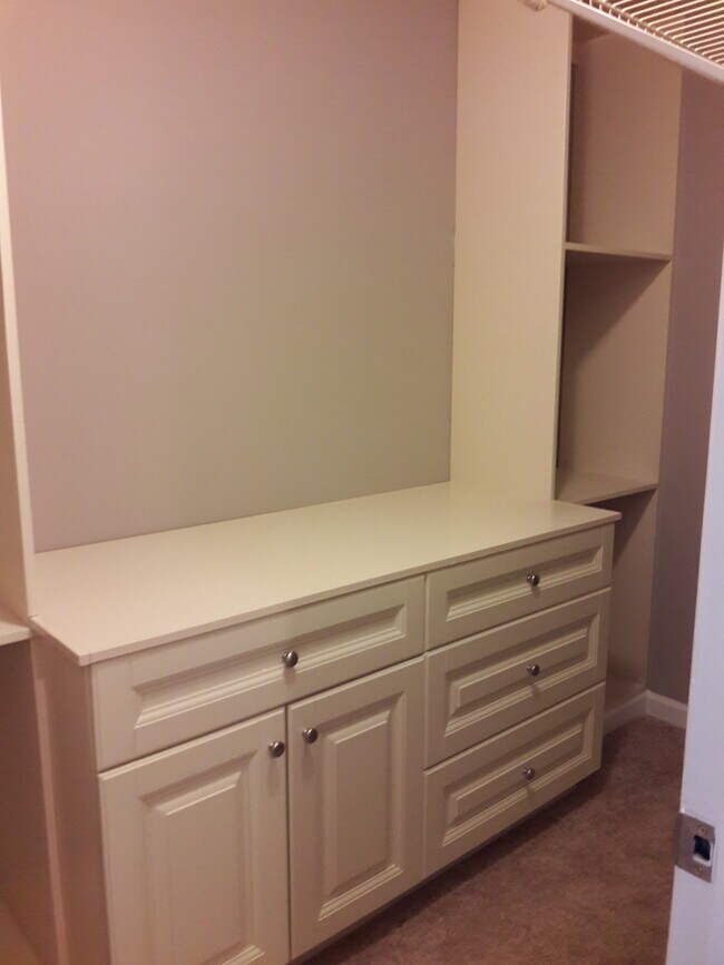 Building Photo - 1569 Foote St NE