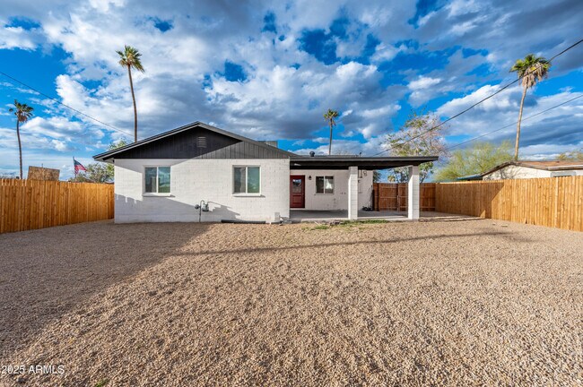 Building Photo - 10947 W Mohave St