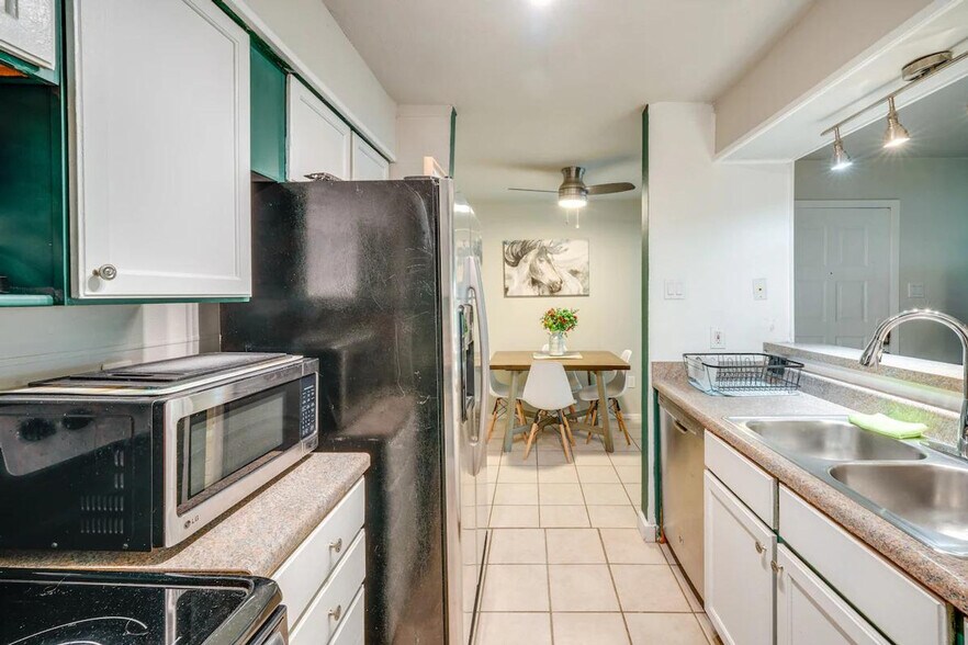 Building Photo - 6900 Skillman St