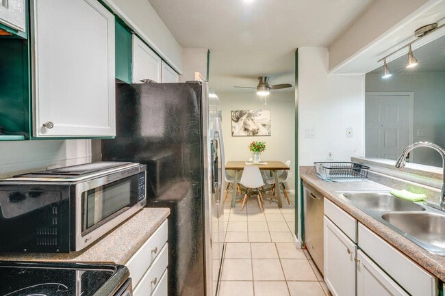 Building Photo - 6900 Skillman St