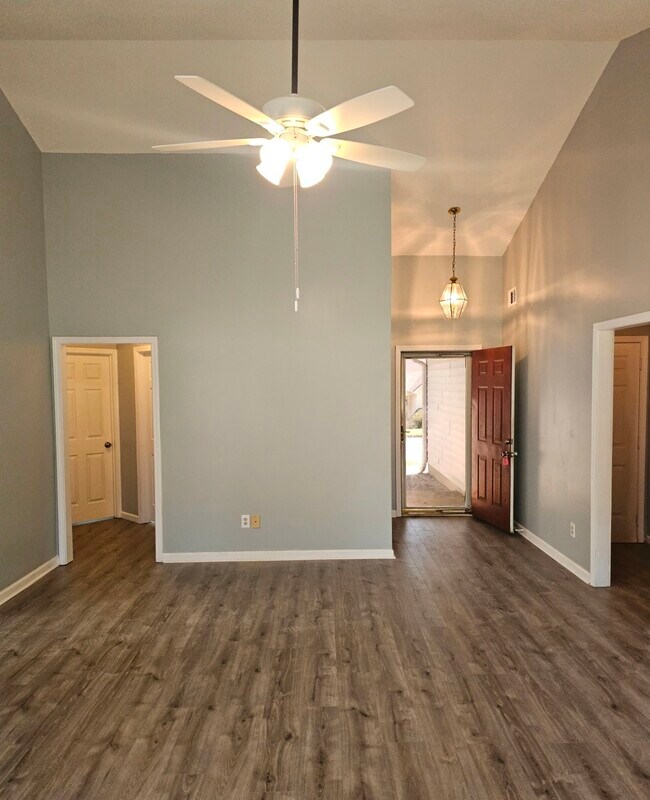 Building Photo - 6633 Biscayne