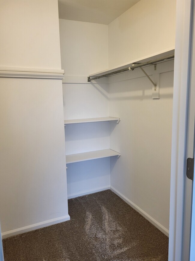 Walk in closet - 9505 Centerbrook Ct