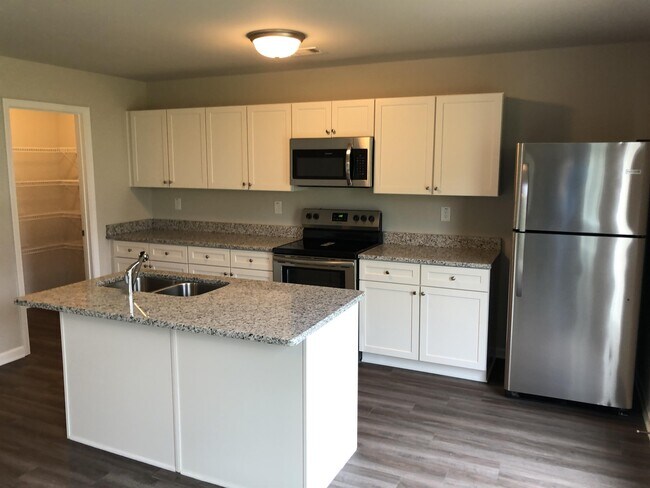 Building Photo - 309 Nutwood Trce