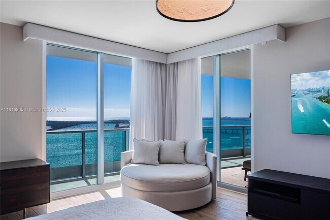 Building Photo - 1331 Brickell Bay Dr