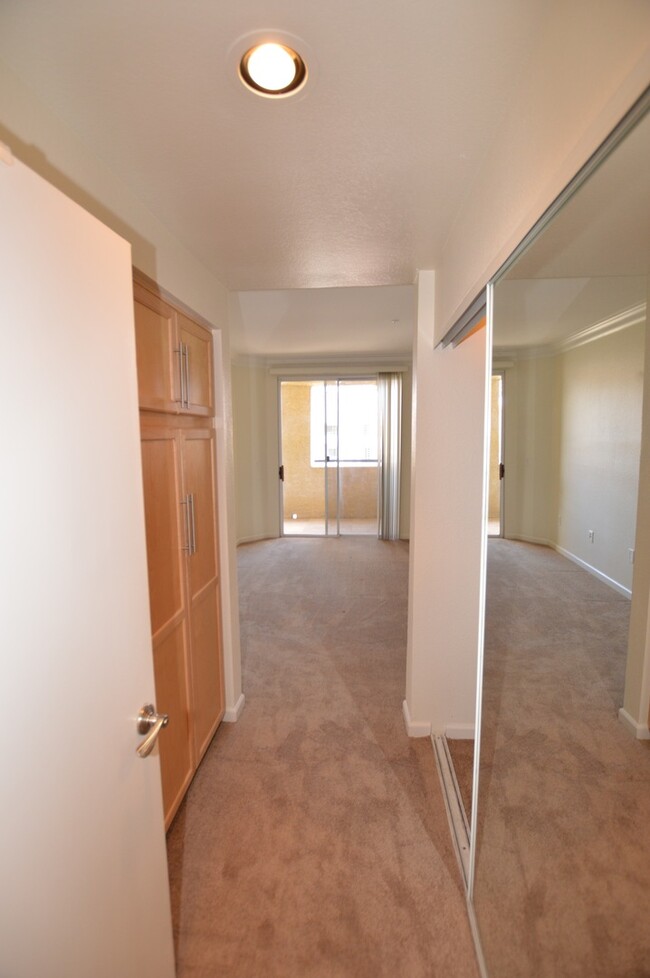 Building Photo - Unfurnished Meridian Luxury 1 Bed | 1 Ba C...