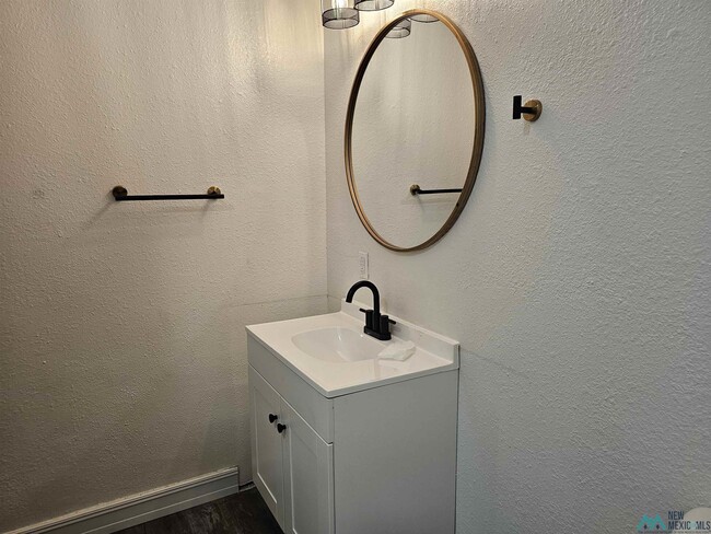 Building Photo - 201 Utah Dr