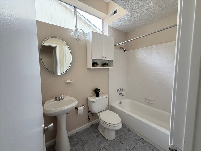 Building Photo - 11530 Springshire Dr