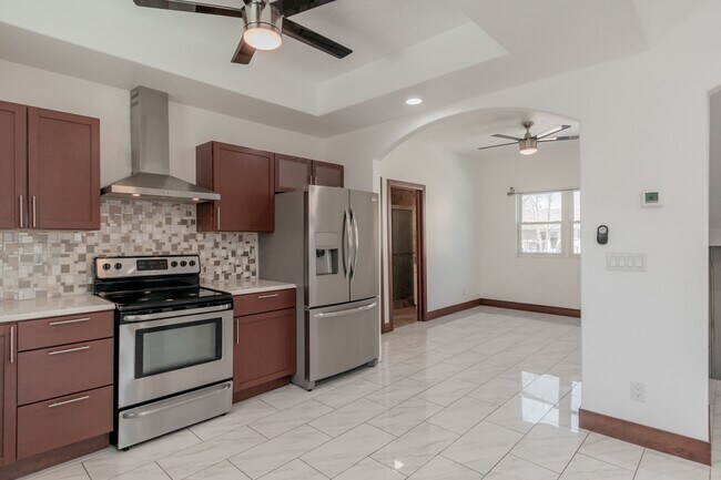 Building Photo - 1529 S 9th St