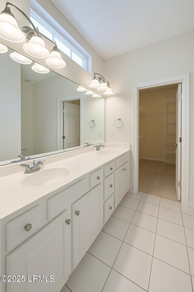 Building Photo - 1 Pomegranate Ln