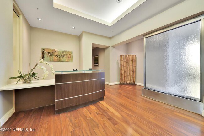 Building Photo - 1431 Riverplace Blvd