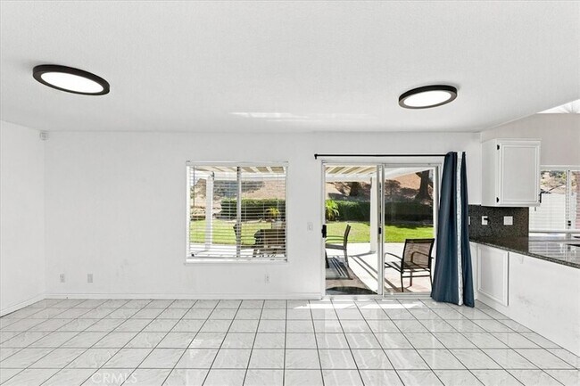 Building Photo - 421 Yellowstone Cir