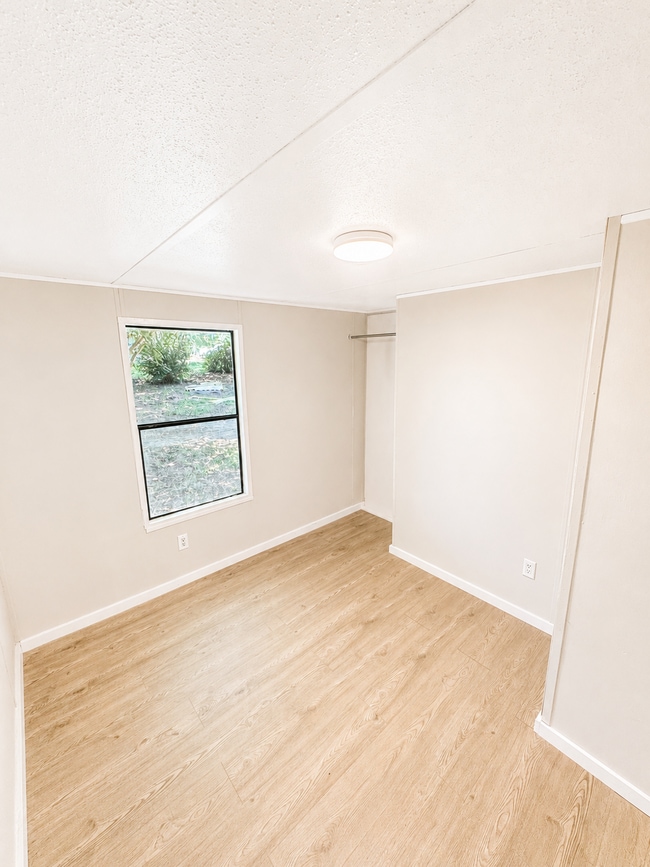 Building Photo - 325 Green Dragon Dr