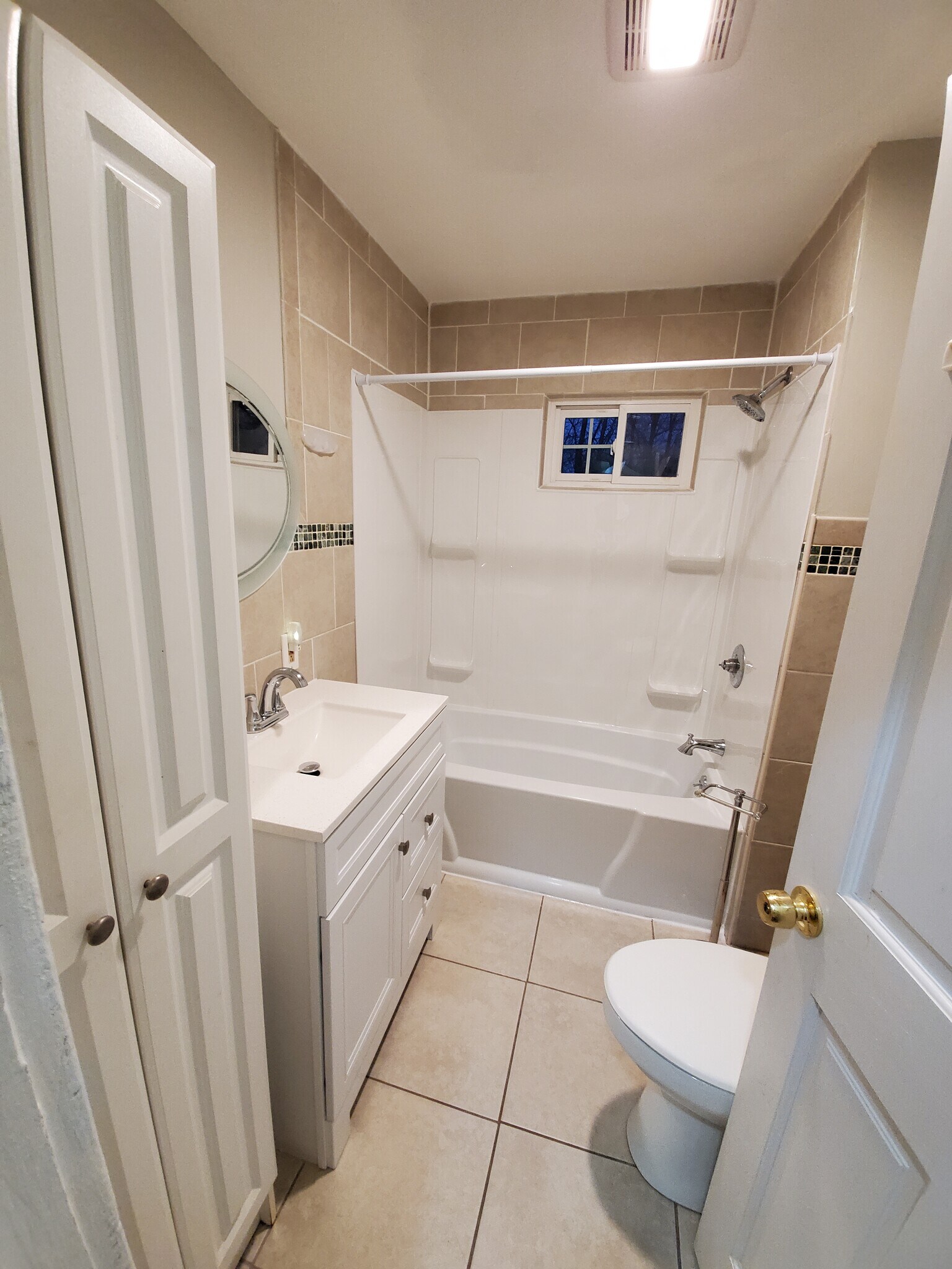 Second Floor Bath - 48 Cleveland Ave