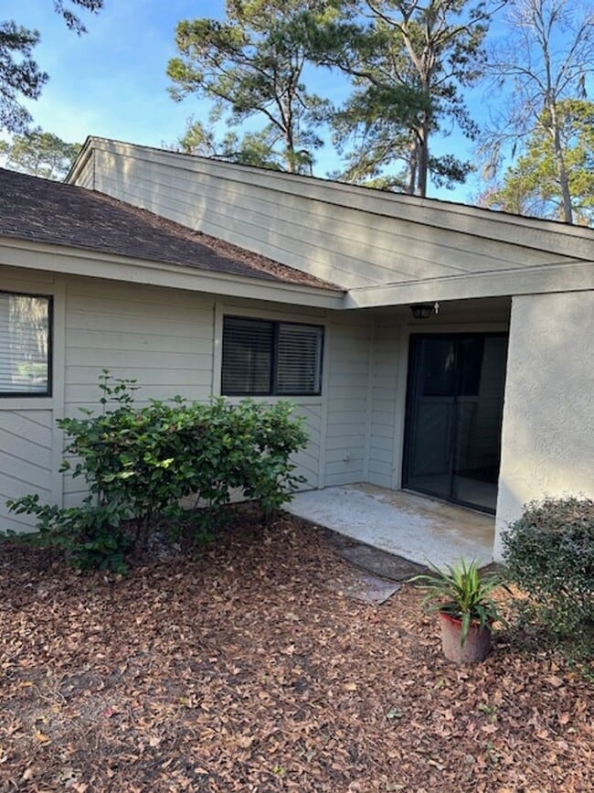 Building Photo - Woodlake Villa - 2 Bedroom/2 Bathroom