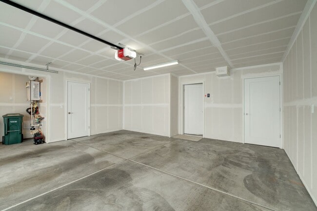 Building Photo - 4Bd/3Ba Bellevue Townhouse