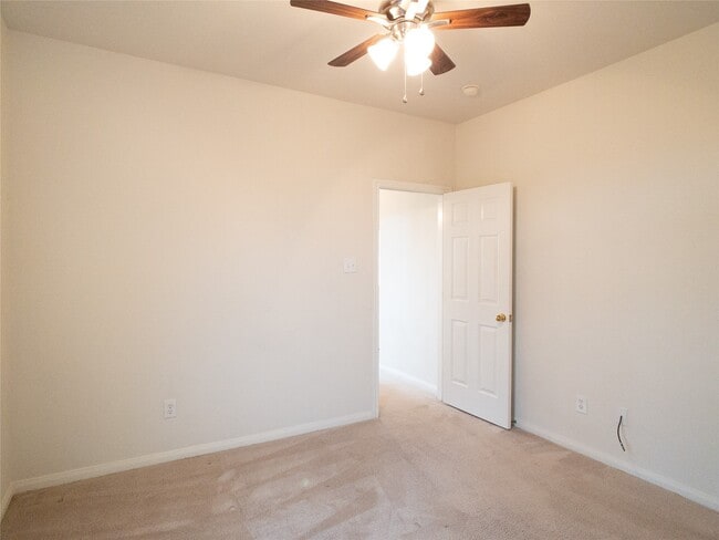 Building Photo - 2727 S Cedar Hollow Dr