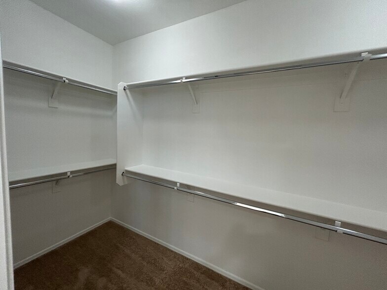 Building Photo - 4123 E Cherry Hills Dr
