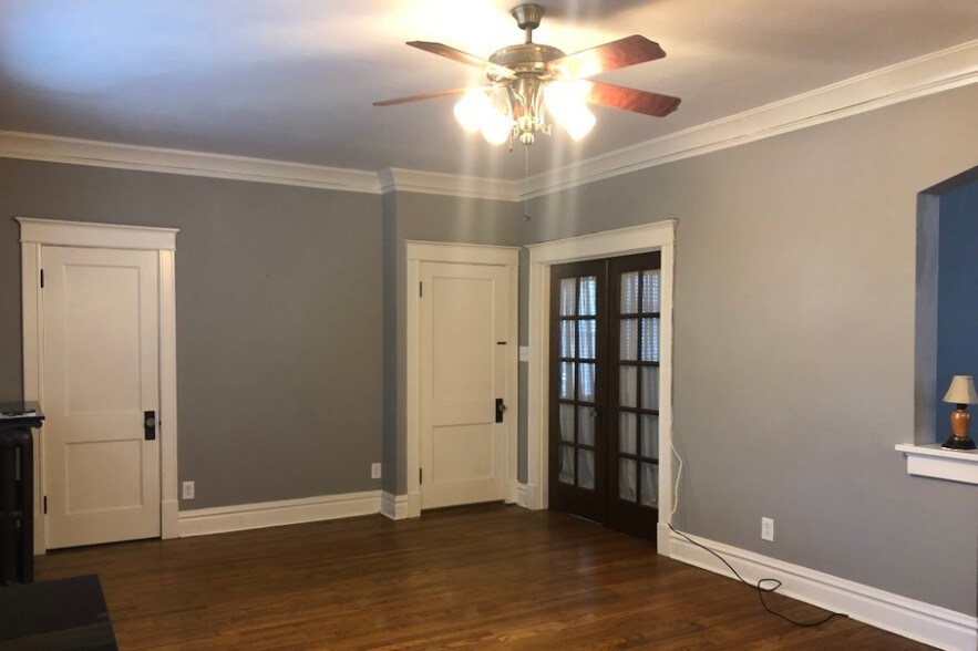 Living room - 4516 Shenandoah Ave