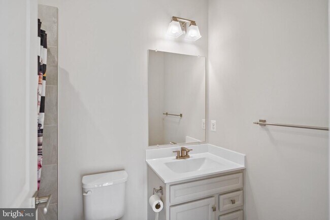 Building Photo - 734 Watts St