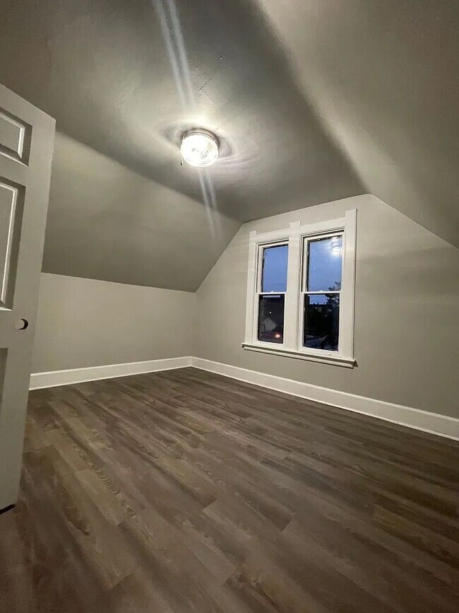 Building Photo - Charming 5 Bedroom Home for Rent!