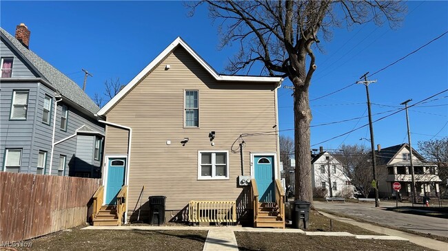Building Photo - 3303 Mapledale Ave