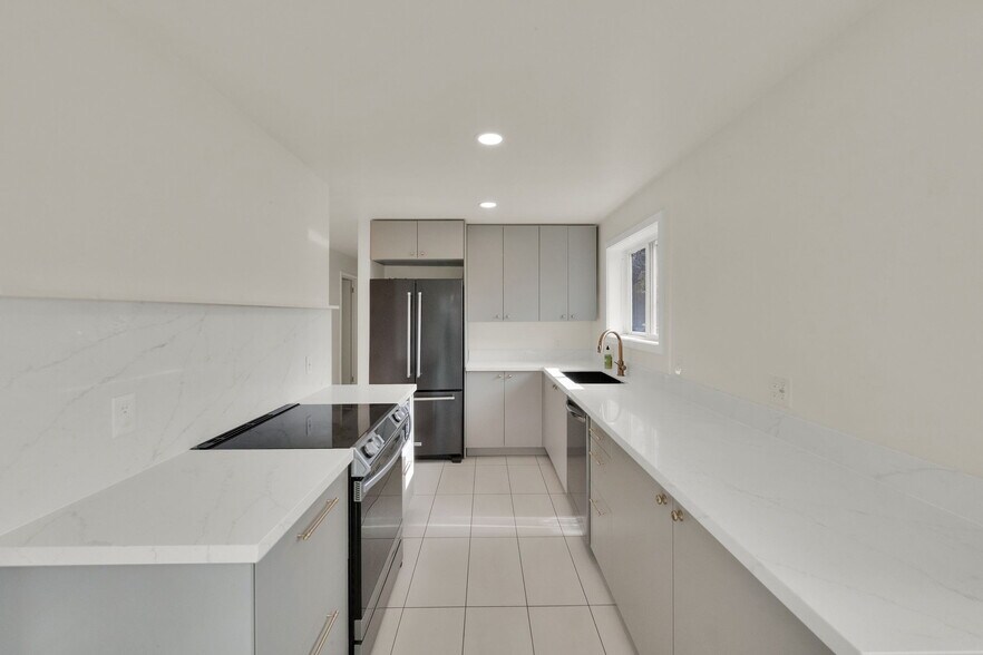 Building Photo - 60 E 1700 S