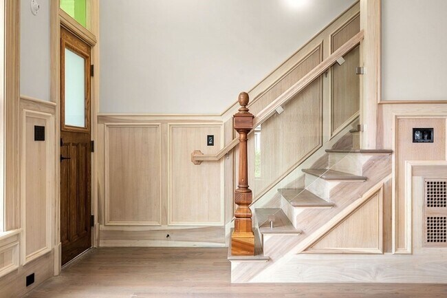 Building Photo - 6 Howland St