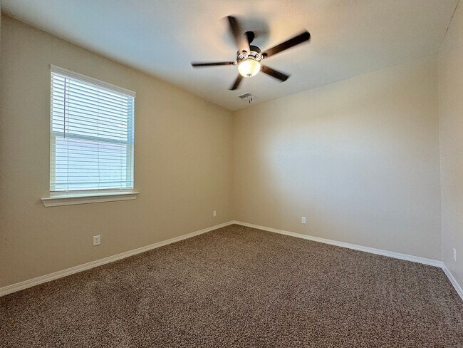 Building Photo - Northeast El Paso 4 Bed Refrig A/C!