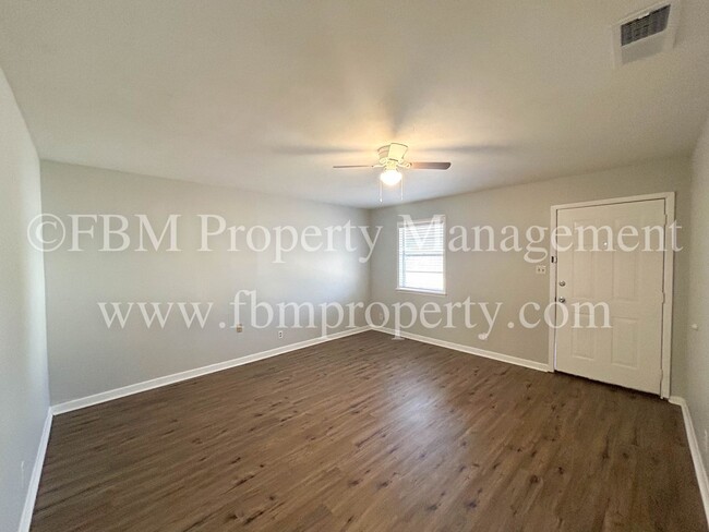 Building Photo - 330 W College St