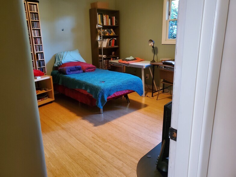 Bedroom 2 - 920 SW Stephenson Ct