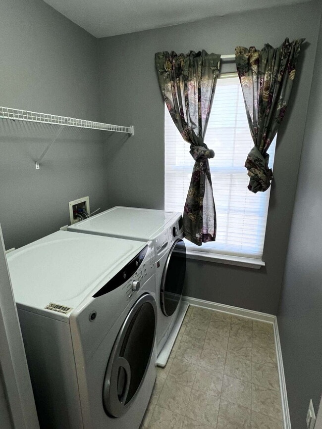 Building Photo - Move-in Special: HALF OFF off of the first month's rent! Stunning 4-5 Bedroom Home for Rent in En...